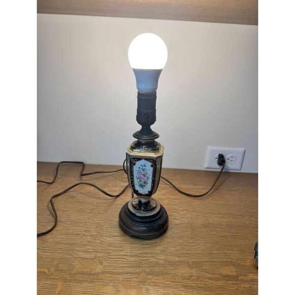 Vintage Floral Porcelain & Metal Table Lamp – Ornate Black & Gold Detail, Wood B - Picture 2 of 12